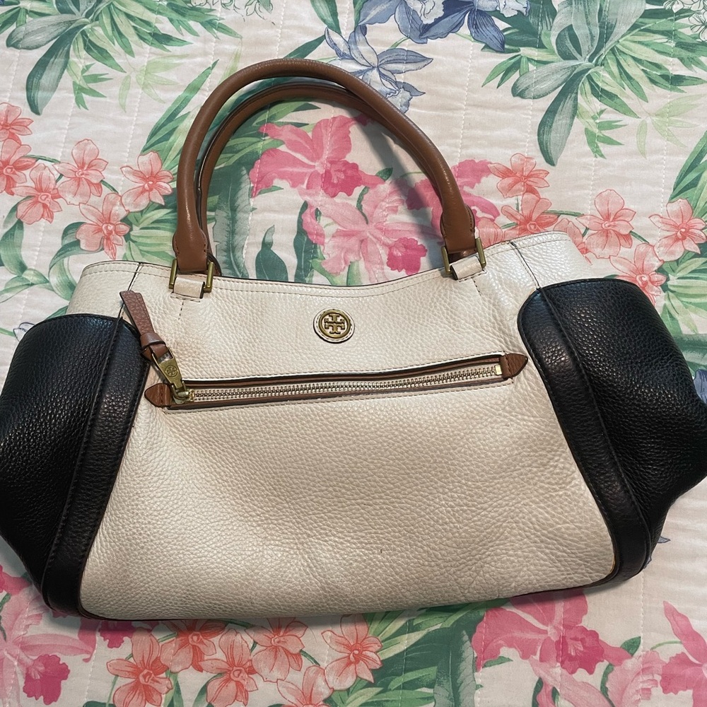 Tory Burch Black and White Shoulder Bag with Structured Design